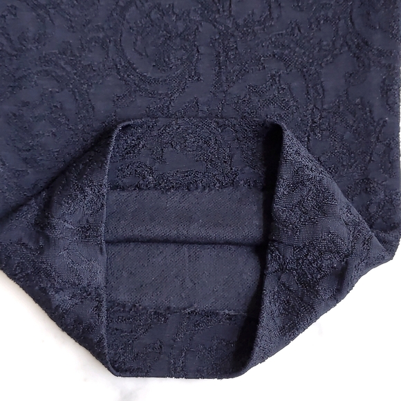 Black Lace Patterned High-Waisted Cropped Pant. - Picture 7 of 8